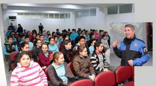 Polisten öğrencilere arkadaş seçimi uyarısı