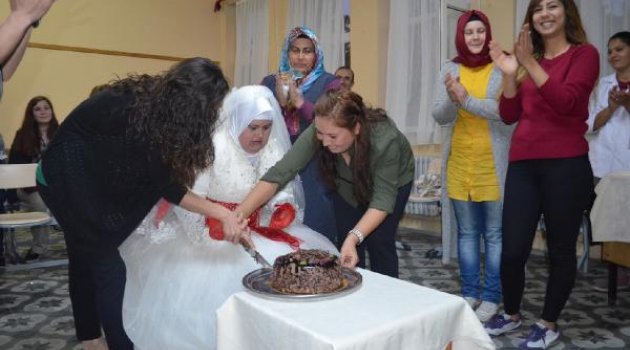 Rabia gelin oldu