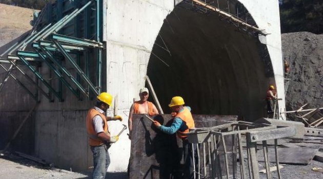 Sabuncubeli Tüneli inşaatına devam