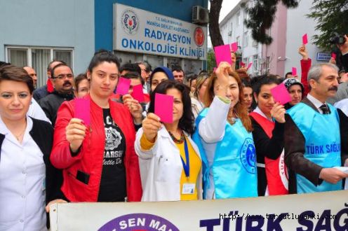 Sağlıkçılardan hükümete kırmızı kart