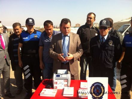 Vatandaşın canının yanmaması için para sayma makinası