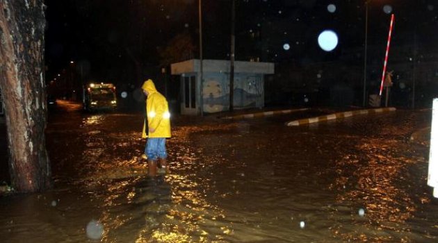 Salihli sağanak yağmura teslim