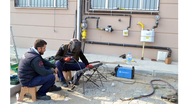 Salonun doğalgaz bağlantısı yapılıyor