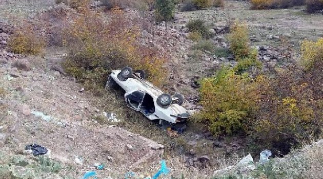 Şarampole yuvarlanan otomobildeki 4 kişi yaralandı