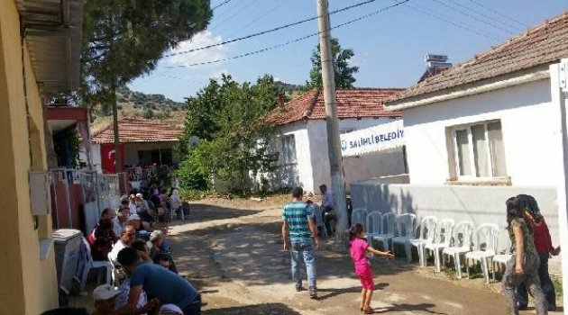 Şehit astubayın Salihli'deki baba ocağına ateş düştü
