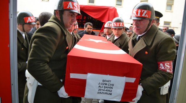 Şehit Uzman Çavuş ailesi tarafından karşılandı