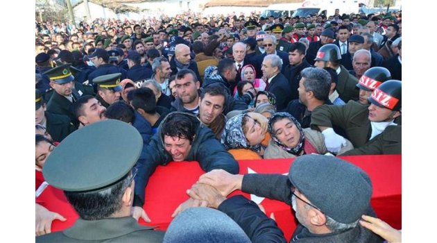 Şehit uzman çavuş Erdoğan Kaya son yolculuğuna uğurlandı
