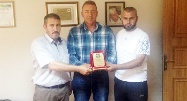 Selvilitepespor’dan Yavuz Semizler’e plaket