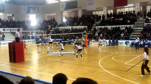 Seramiksan asılıyor 4 set skor . 2-2 oldu
