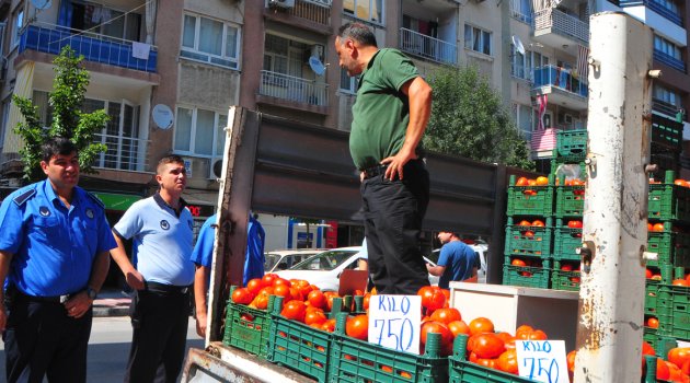 Seyyar satıcının tezgahına el konuldu