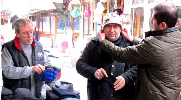 Soğuklar bere ve eldiven satışını arttırdı