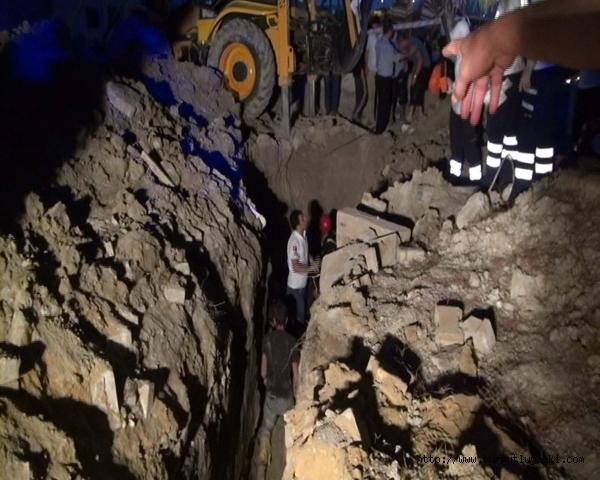 Su tahliye hattını kontrol ederken toprak altında kaldı