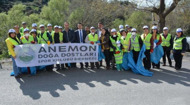 Tabiat parkında çöp topladılar