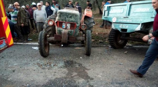 Tarım işçisi taşıyan minibüs traktörle çarpıştı: 9 yaralı