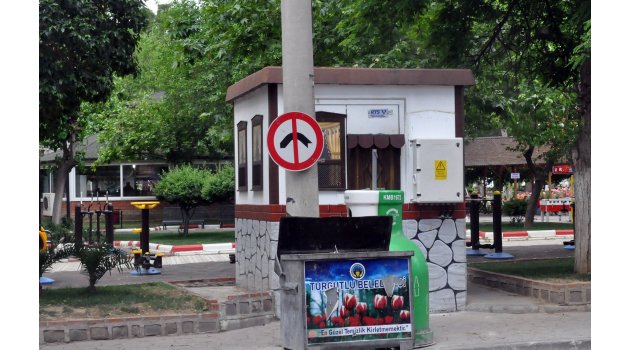 Ters dönen tabela görenleri şaşırttı
