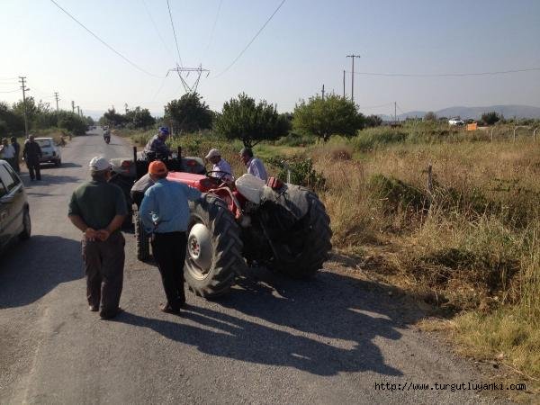 Traktör devrildi, sürücü can verdi