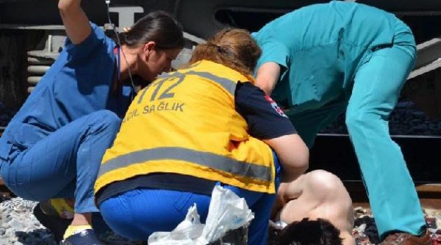 Trenin önüne atladı, bacağı koptu