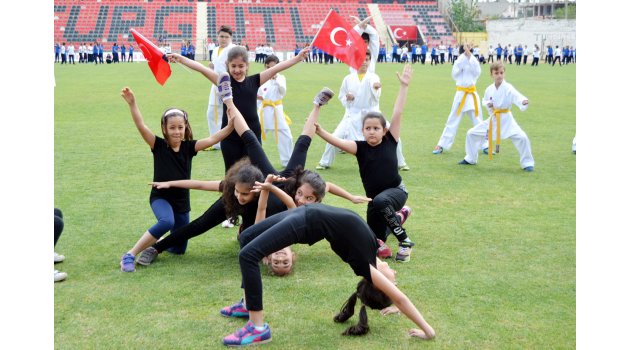 Turgutlu’da 23 Nisan coşkusu