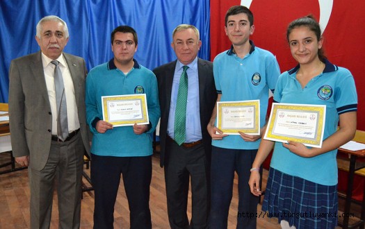 Turgutlu Lisesi altın soruyla Turgutlu birincisi