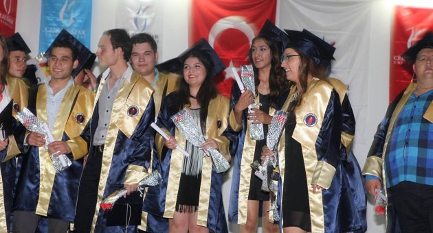 Turgutlu MYO’da 19.mezuniyet sevinci