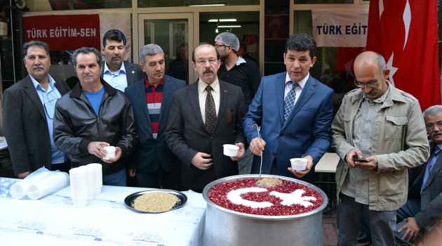 Turgutlu Türk Eğitim-Sen'den aşure hayrı