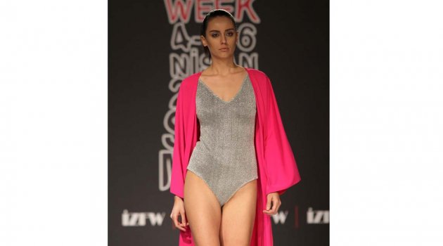 Turgutlulu  Karaata 'nın tasarımları moda severlerle buluştu