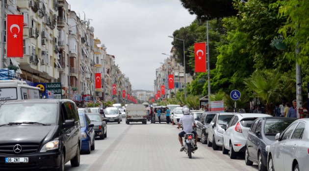 “Türk Bayrağı’nın kaldırılmadığı, aksine yenilendiği gerçektir”