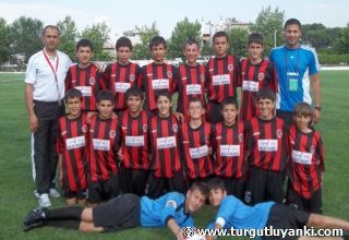 Turgutluspor U13 takımı Bursa'da gol yemeden şampiyon oldu