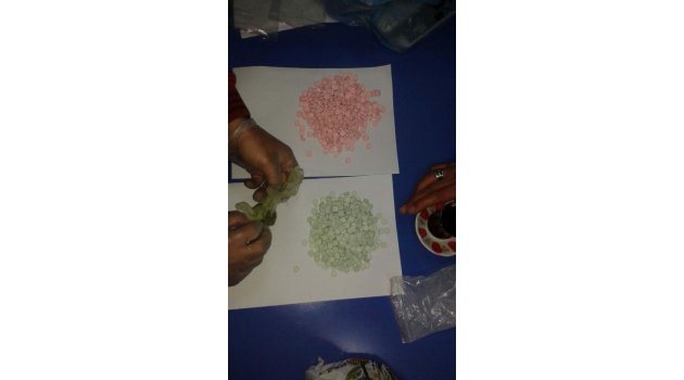 Üniversite öğrencilerine uyuşturucu hap satacaklardı