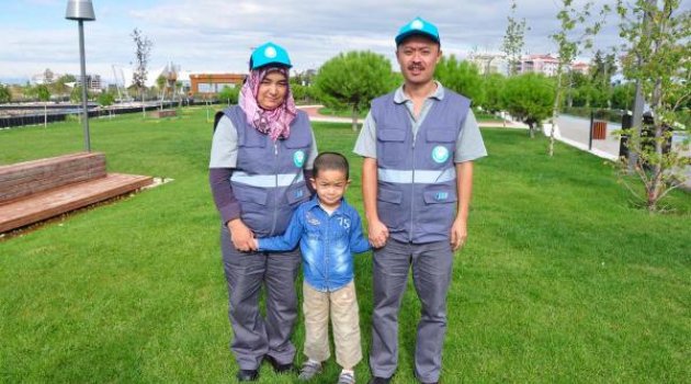 Uygur Türk'ü aileye belediye sahip çıktı