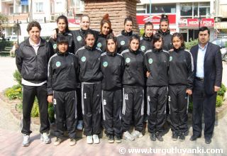 Turgutlu Belediyespor bayan voleybol takımı 3.lige terfi maçları için Aydın'a iddialı gitti