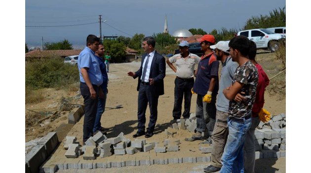 Yayla Mahallesi'nde parke taşı döşeme çalışmaları