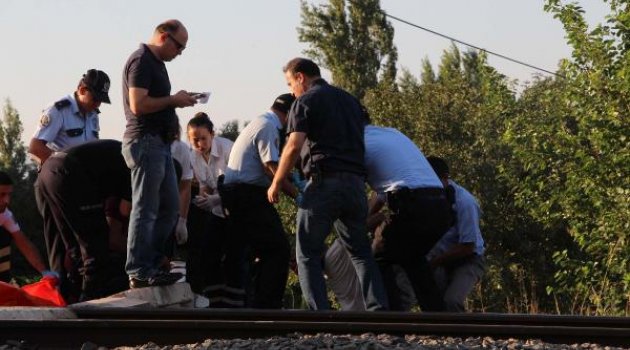 Yolcu treni motosiklete çarptı: 1 ölü