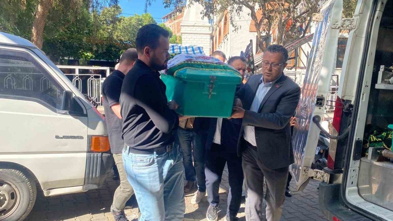 Amansız hastalığa yenik düşen emekli öğretmen son yolculuğuna uğurlandı