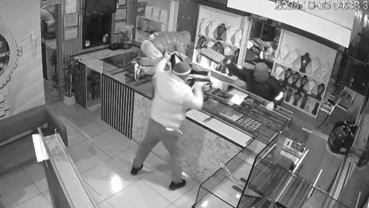 Bahçelievler’de kuyumcu soygunu: 1 dakikada 3 kilo altını çaldılar