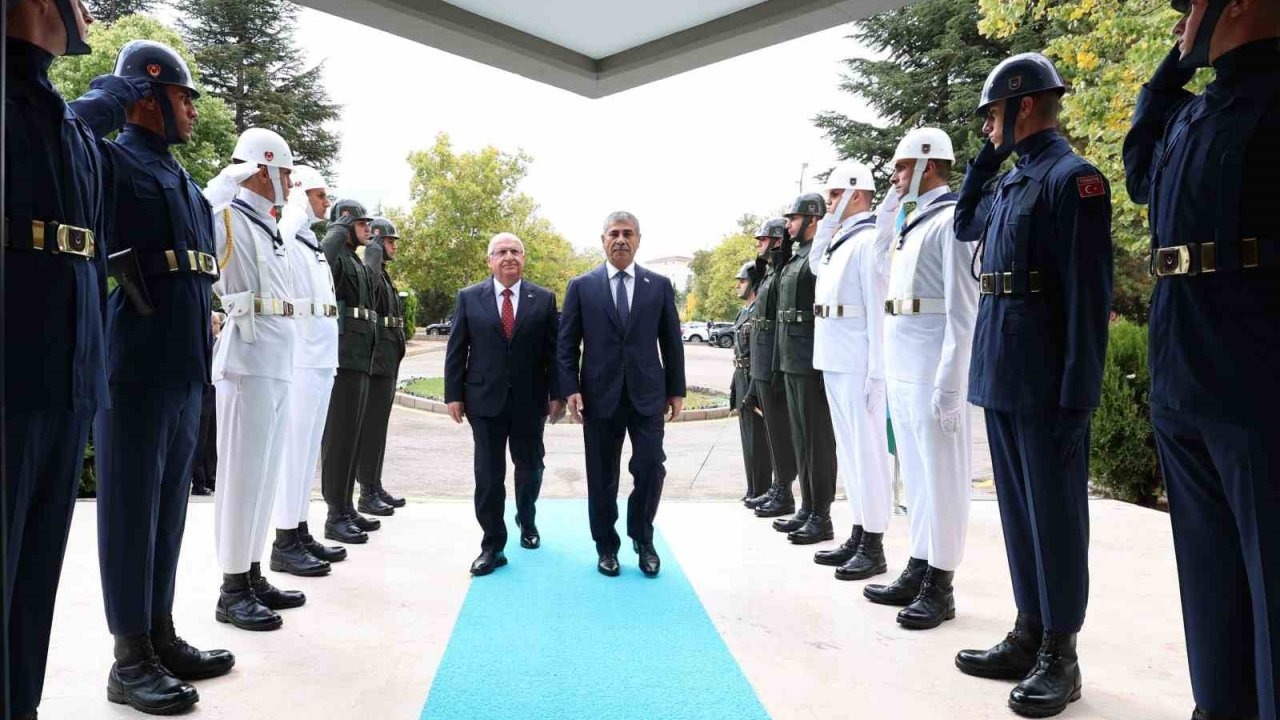 Bakan Güler, Azerbaycan Savunma Bakanı Hasanov ile bir araya geldi