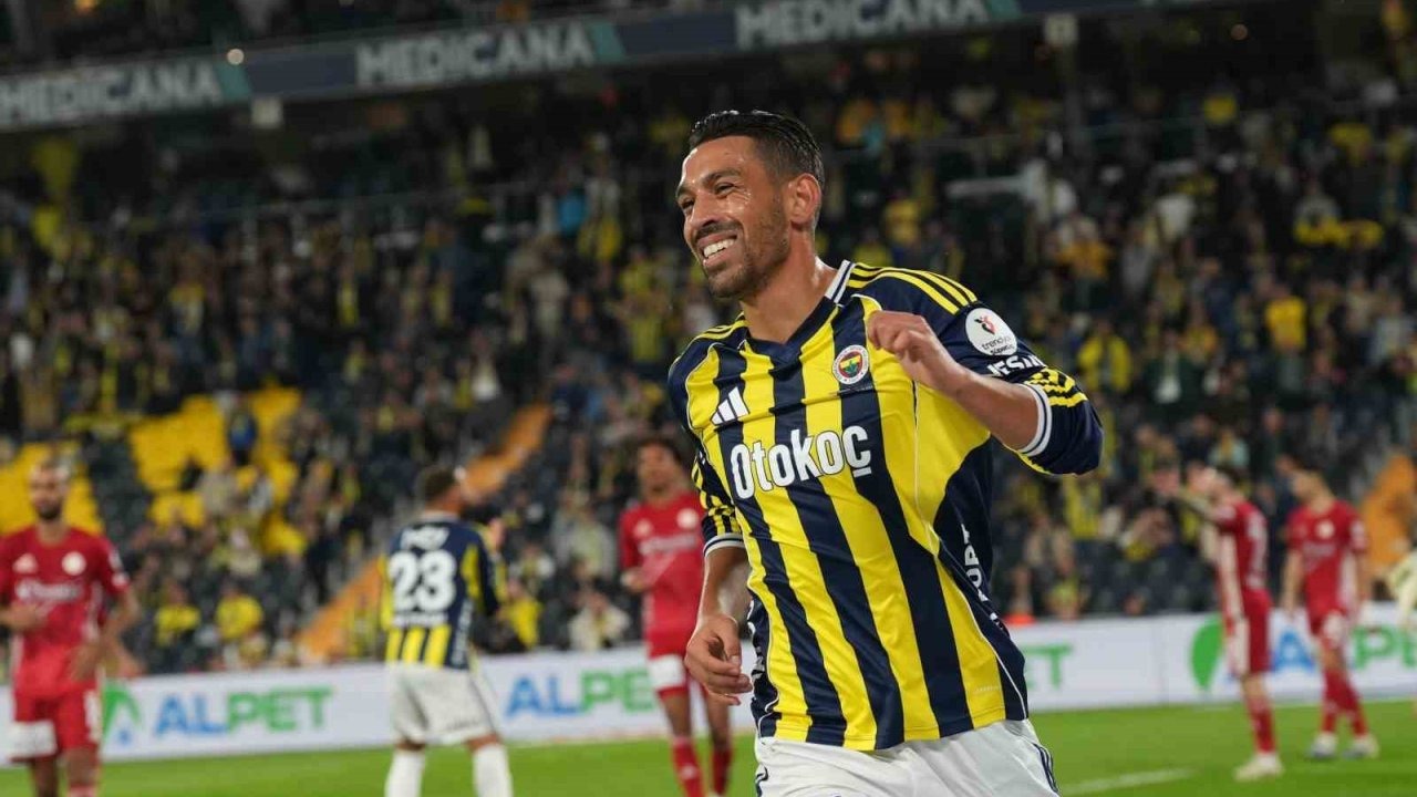 Fenerbahçe’de 2 futbolcu kadro dışı