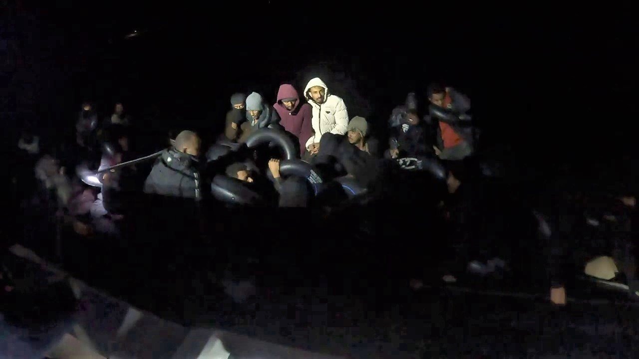 İzmir açıklarında can pazarı: 43 düzensiz göçmen kurtarıldı