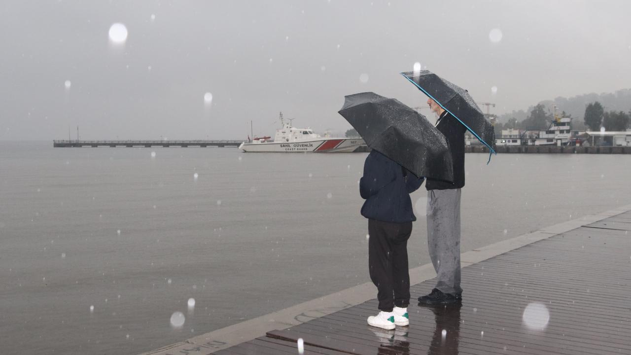 İzmir sağanak yağışa teslim oldu! En çok kuzey ilçeleri eklendi