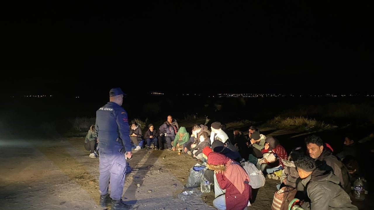 İzmir’de 30 düzensiz göçmen yakalandı