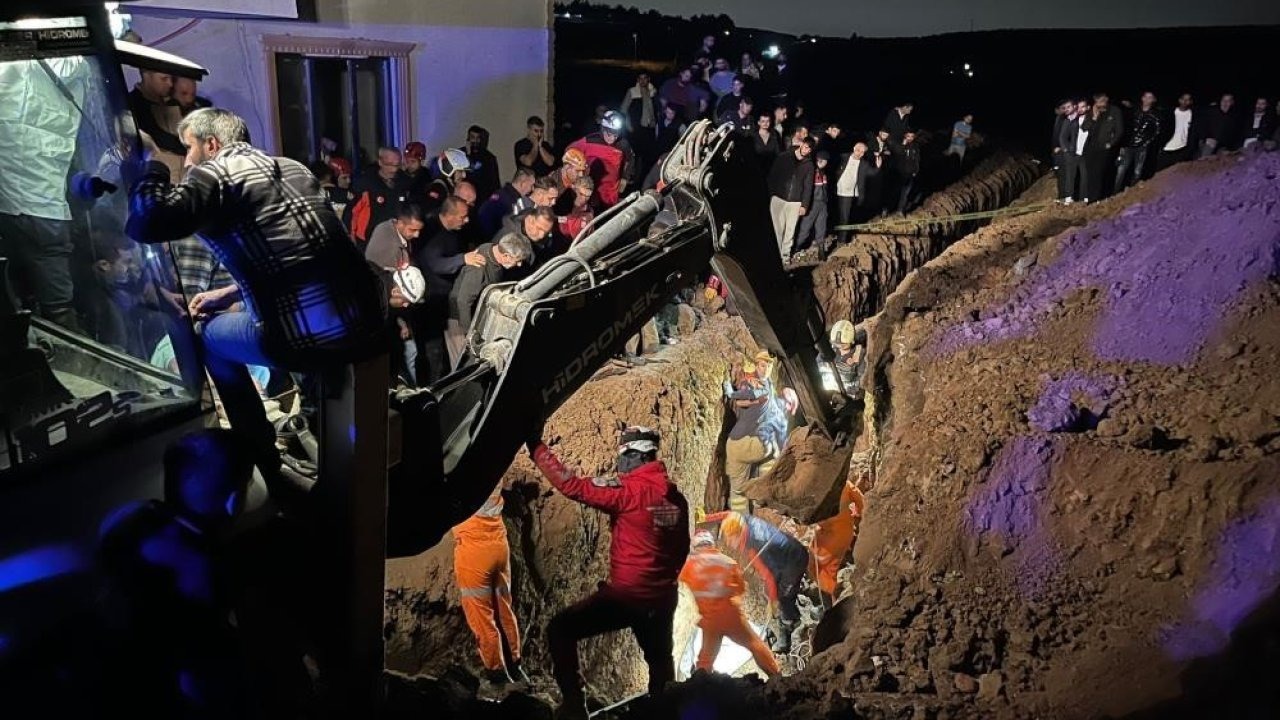 Kanalizasyon çukuru kazarken göçük altında kalan iki kardeş toprağa verildi