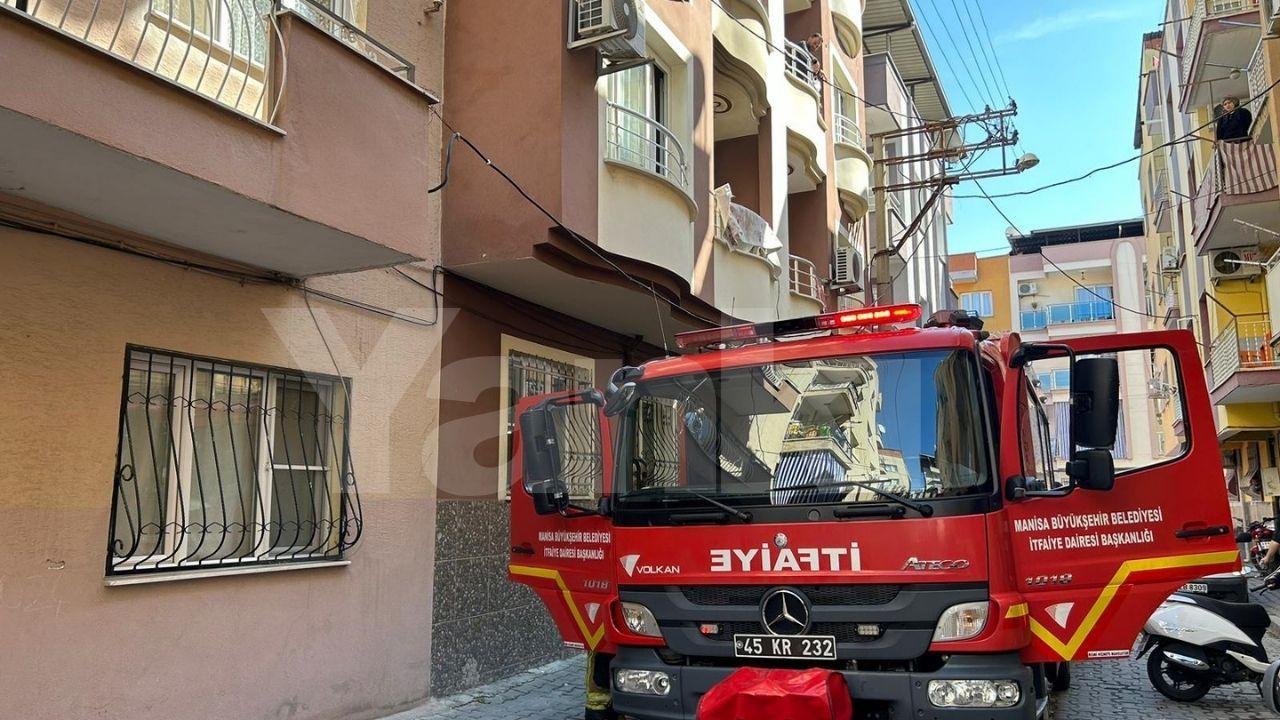 Turgutlu'da 4 katlı binadaki yangın kontrol altında!