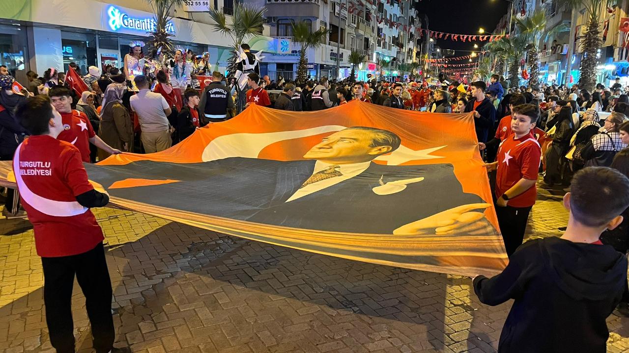 Turgutlu’da Cumhuriyet Coşkusu sokaklara taştı