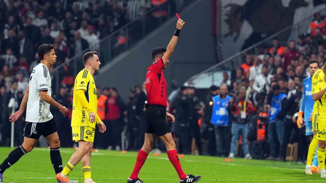 Beşiktaş’ın kaptanı Kökçü, Fenerbahçe derbisinde kırmızı kart gördü!