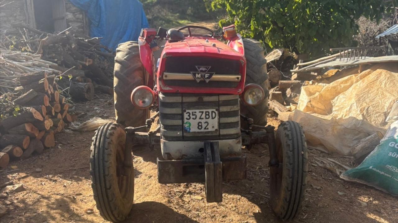 Devrilen traktörün sürücüsü hayatını kaybetti