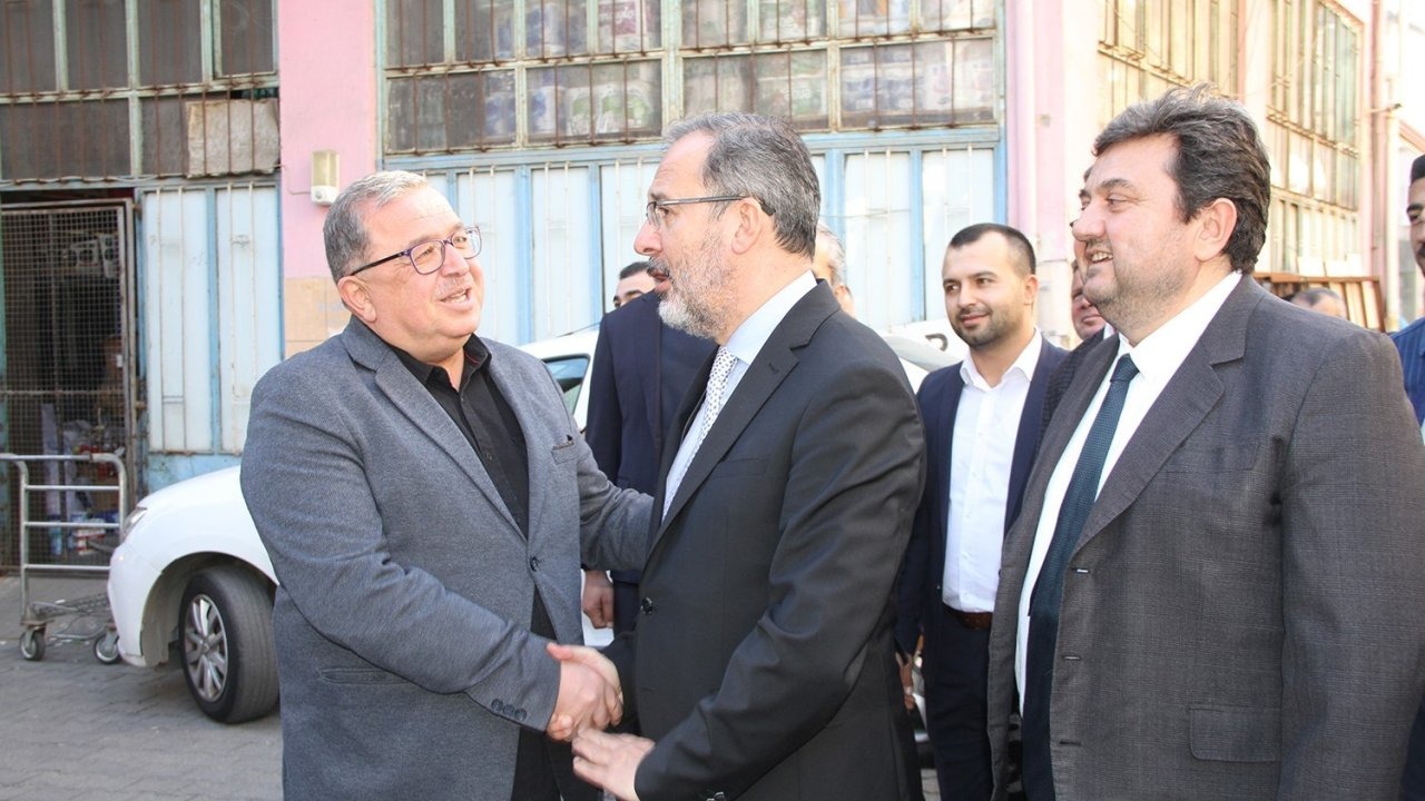 Eski Bakan Kasapoğlu, Kula Esnaf ve Sanatkârlar Odası’nı ziyaret etti