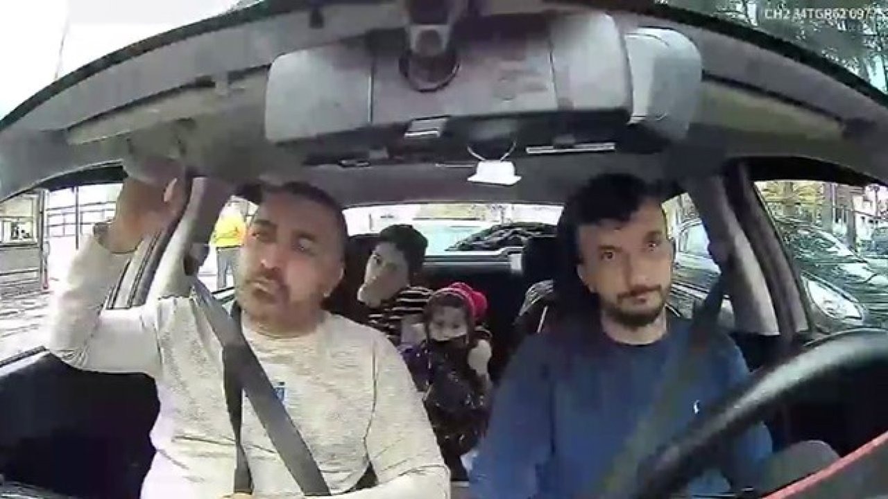 Hastaneye götürülen Böcek ailesinin taksideki görüntüleri araç kamerasında