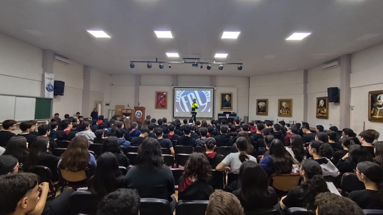 Manisa Emniyeti’nden Gençlere Güvenli Gelecek İçin Eğitim Seferberliği