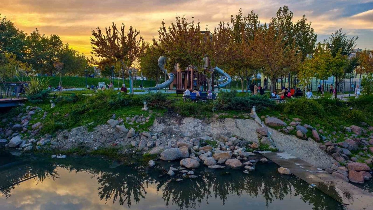 Manisa Kent Park’ta sonbahar büyüsü