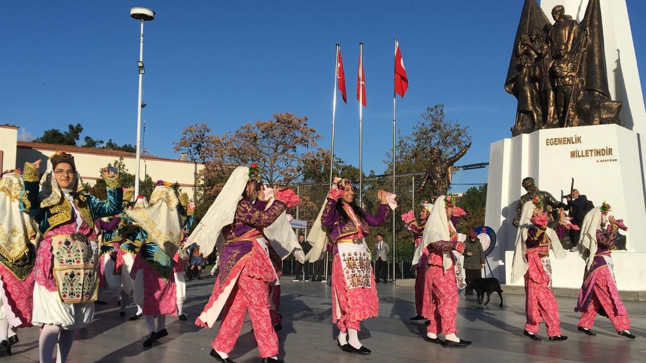 Manisa'da Öğretmenler Günü Coşkuyla kutlandı
